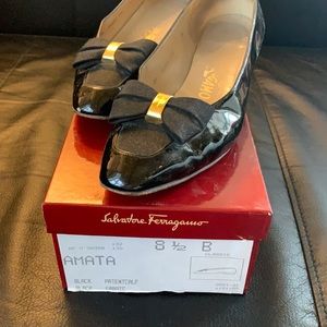 Vintage Ferragamo shoes with bow detail
